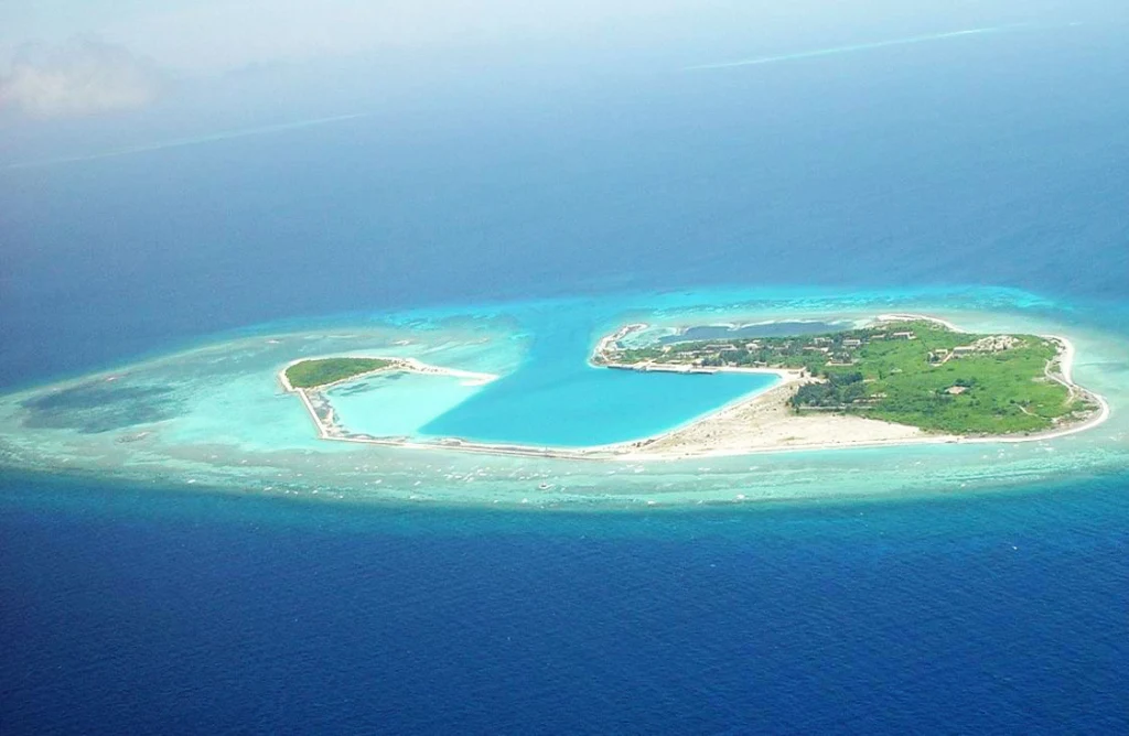 imagem do atol de Scarborough, disputado entre China e Filipinas.