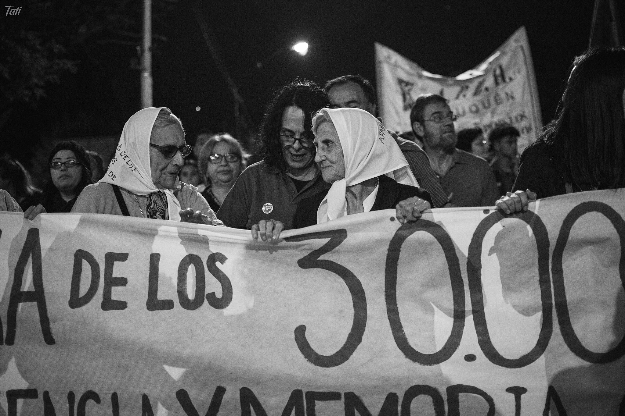 MÃES DA PRAÇA DE MAIO: PONTE DE MEMÓRIA ENTRE OS DESAPARECIDOS E O NEOLIBERALISMO