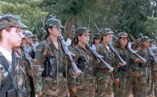 mulheres guerrilheiras das Forças Armadas Revolucionárias da Colômbia