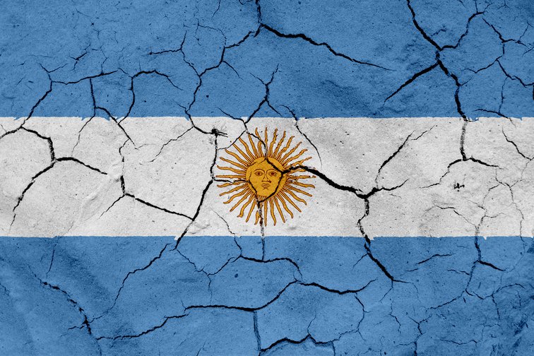 SETOR INFORMAL DE TRABALHO E AS ESTRATÉGIAS DE DESENVOLVIMENTO NA ARGENTINA